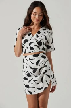 Nirina Abstract Print Wrapped Front Crop Top -Dresses Sales Store ACT17049 BLACKABSTRACT 3