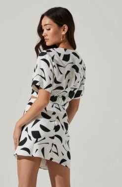 Nirina Abstract Print Wrapped Front Crop Top -Dresses Sales Store ACT17049 BLACKABSTRACT 7