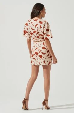 Nirina Abstract Print Wrapped Front Crop Top -Dresses Sales Store ACT17049 RUSTABSTRACT 4 1dcb4db9 8e46 4e38 947d 068c94f1d352