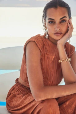 Cruise Pleated Padded Shoulder Crop Top -Dresses Sales Store ASTR SPR22 PT1 1620