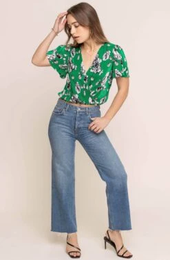 Short Sleeve Crinkle Wrap Top -Dresses Sales Store AT13629 GREEN FLORAL 1A