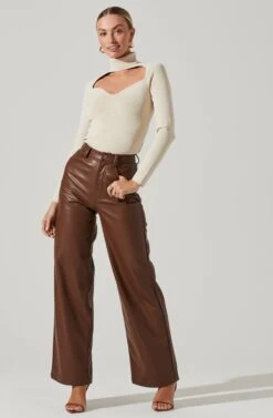 Sweetheart Turtleneck Long Sleeve Top -Dresses Sales Store AT17392 CREAM 1